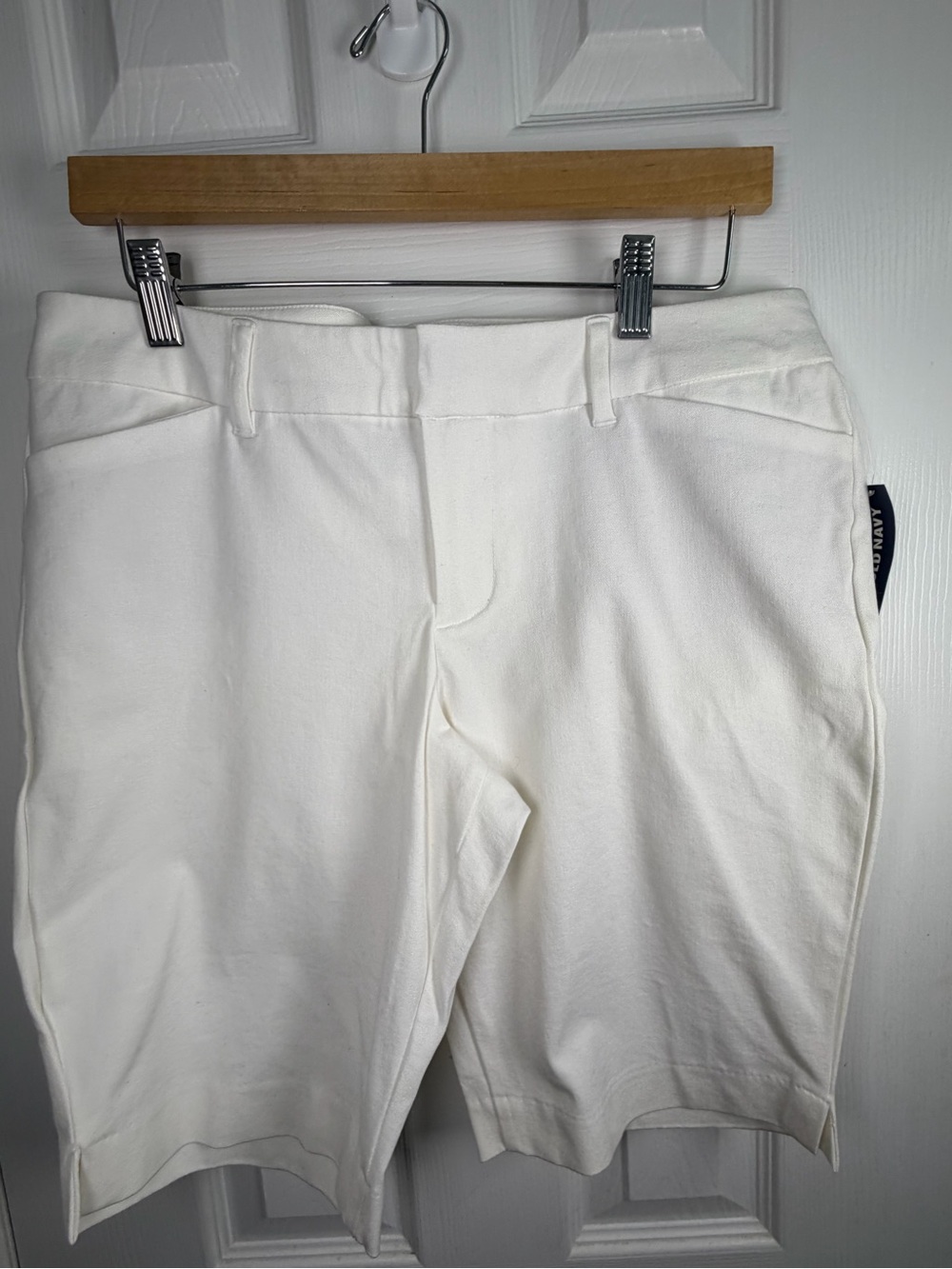 Old Navy Daisy White Bermuda Shorts Size 12 NWT Stretch Old Money Quiet Luxury